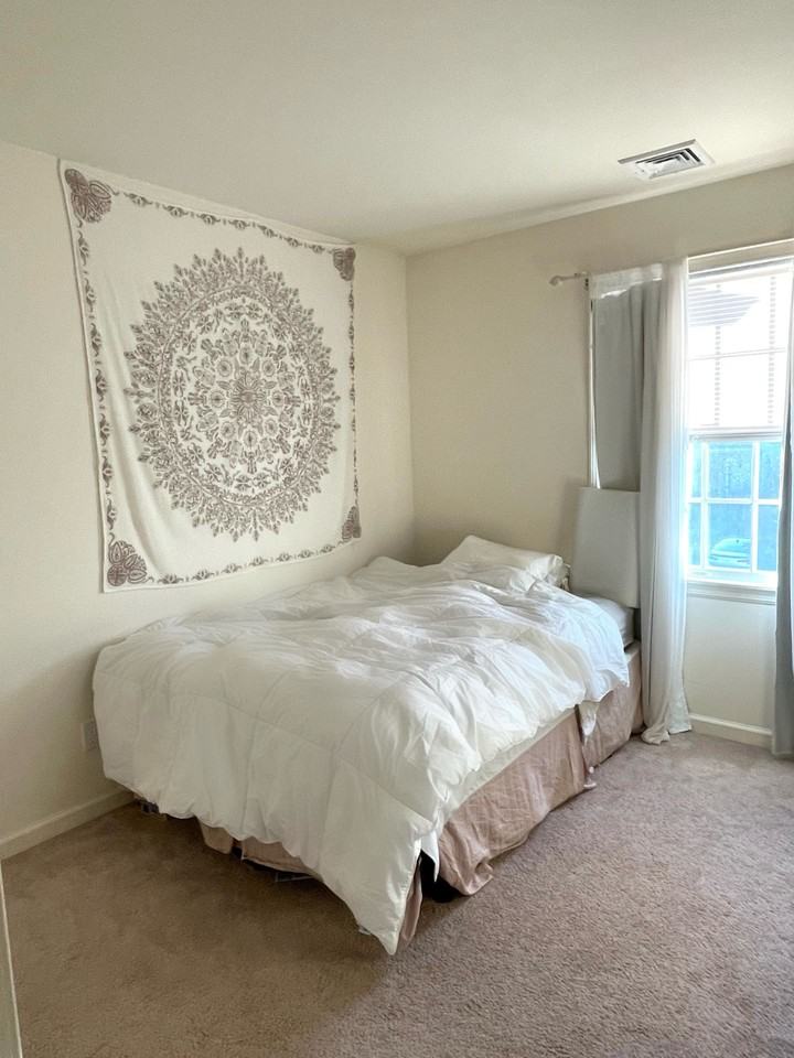 FIELDSTONE MANOR, LLC - Photo 2 of 10