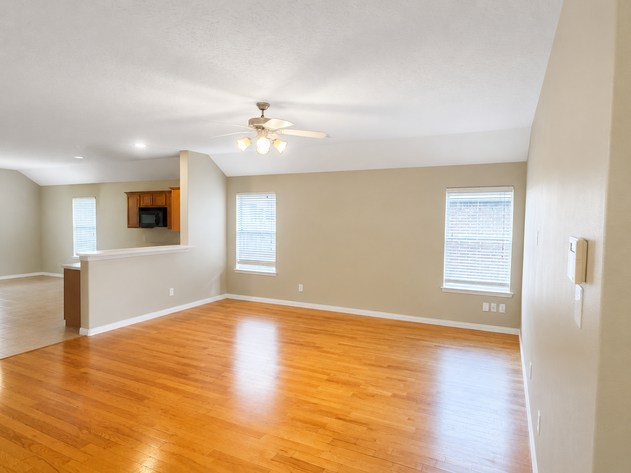 2119 Hawthorne Brook Ln - Photo 3 of 18