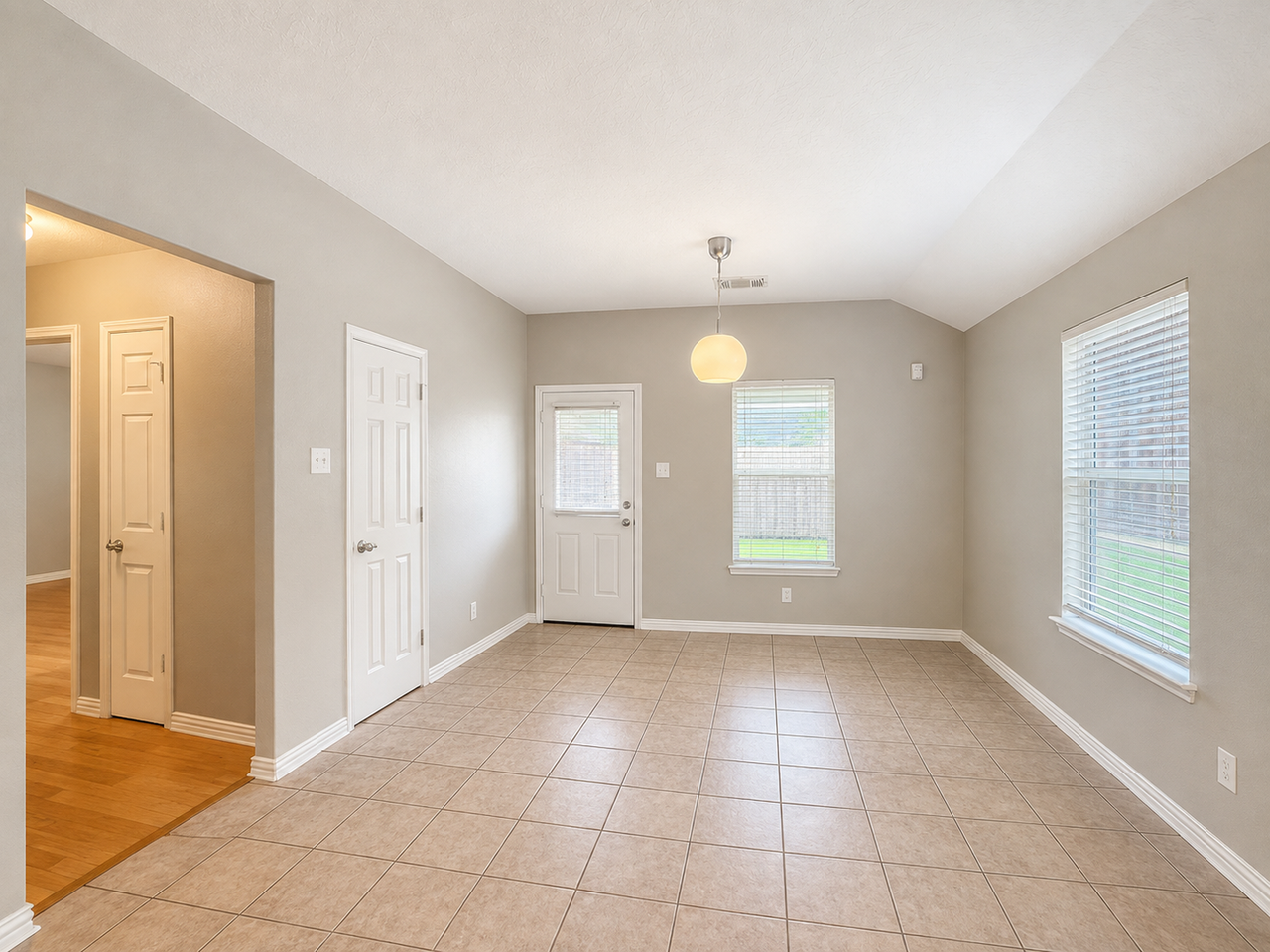 2119 Hawthorne Brook Ln - Photo 7 of 18