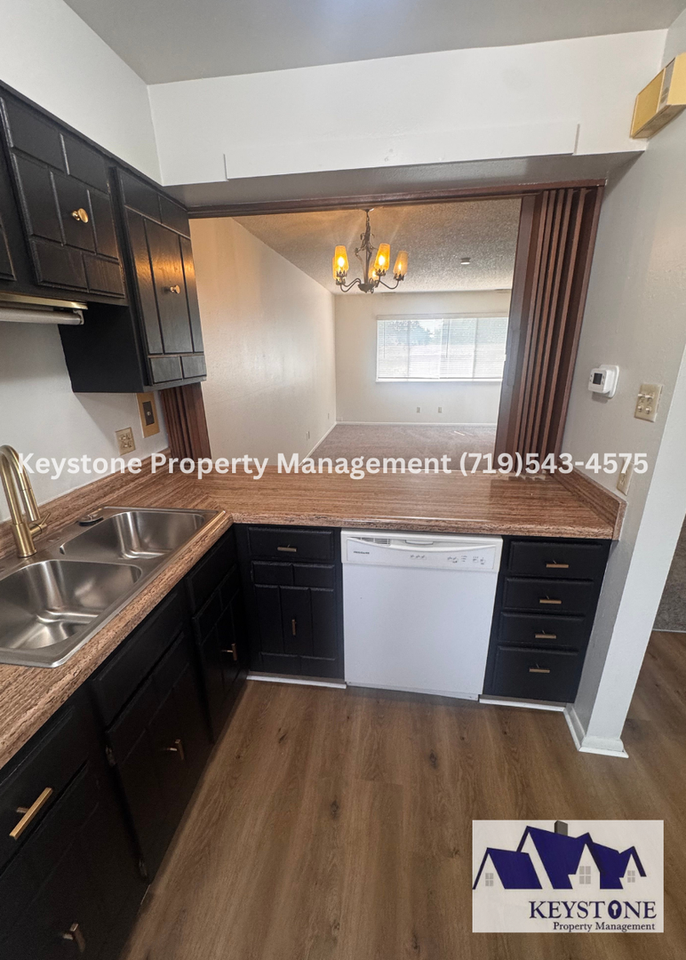 17 Villa Dr - Photo 2 of 22