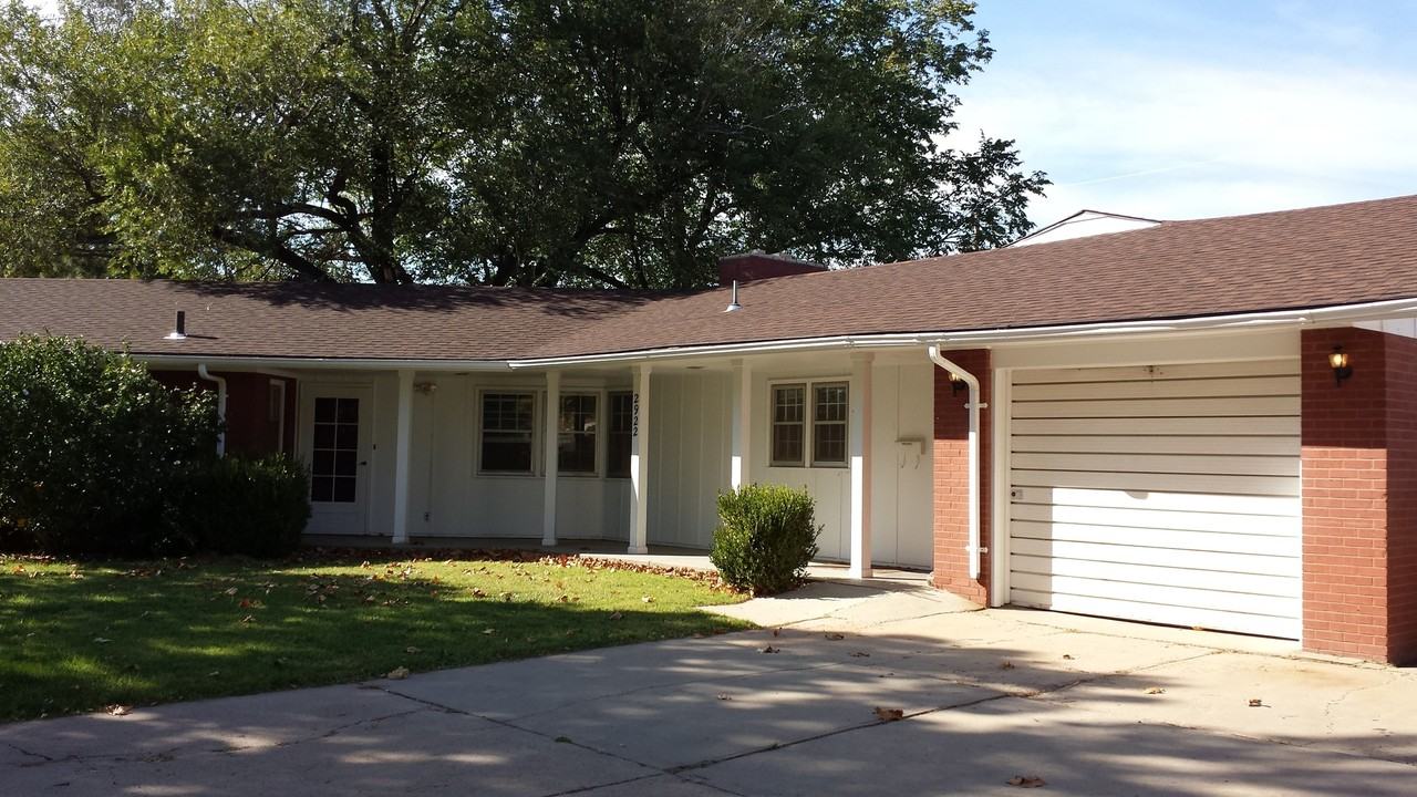 2922 Quivira Ave - Photo 2 of 16