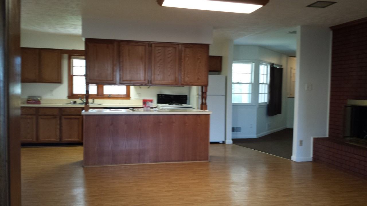 2922 Quivira Ave - Photo 3 of 16