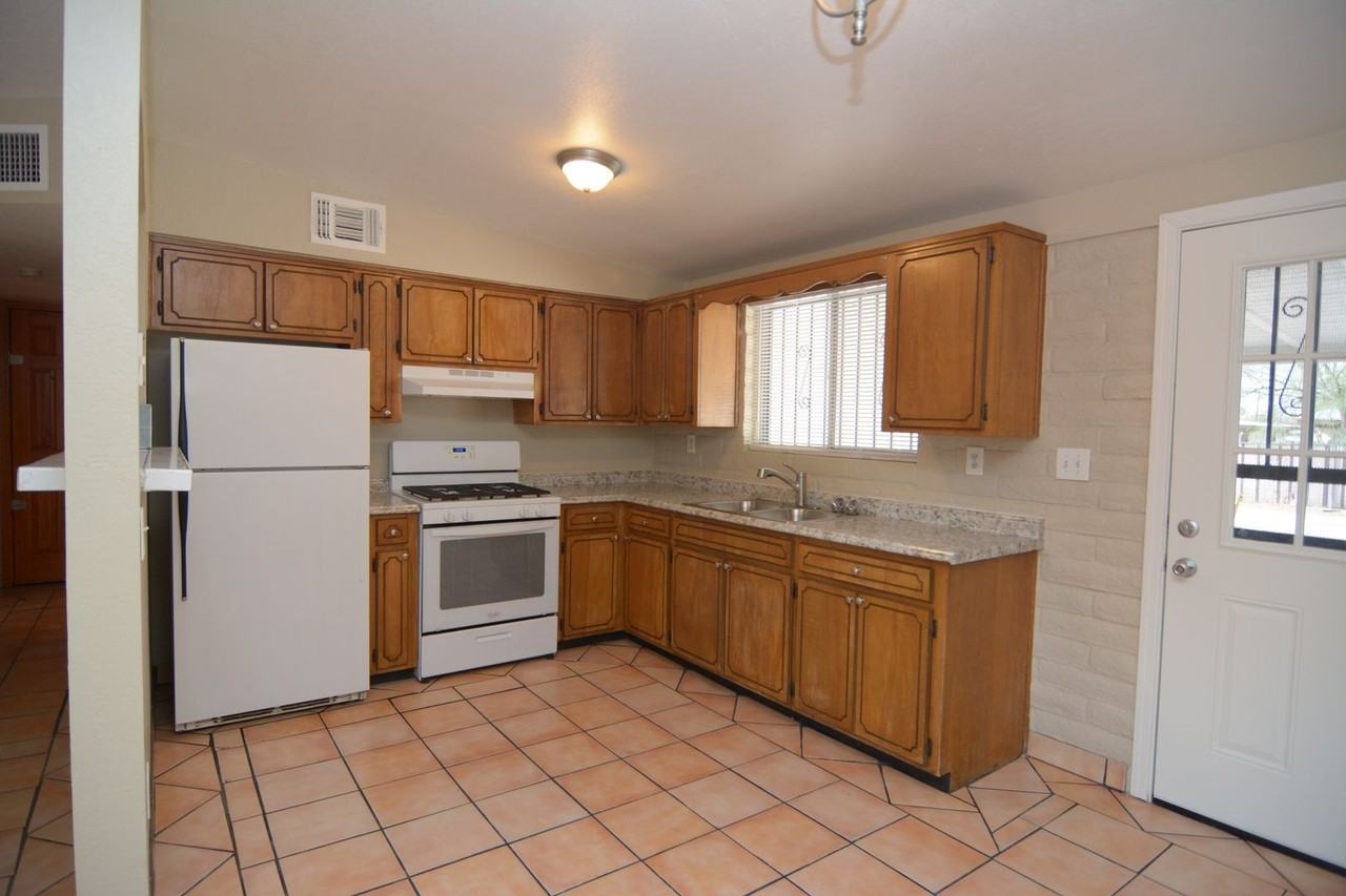 3464 S Belmar Ave - Photo 4 of 15