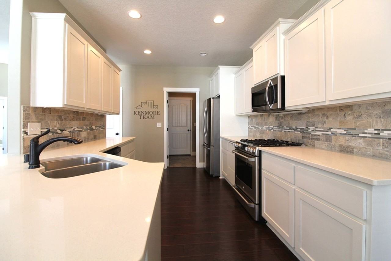 2800 Copperbutte St - Photo 4 of 11