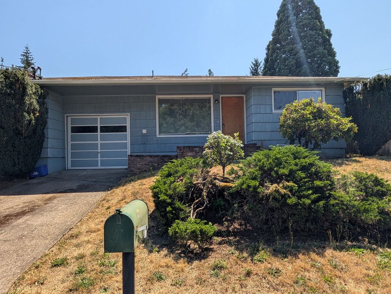 690 E 39th Ave - Photo 2 of 20