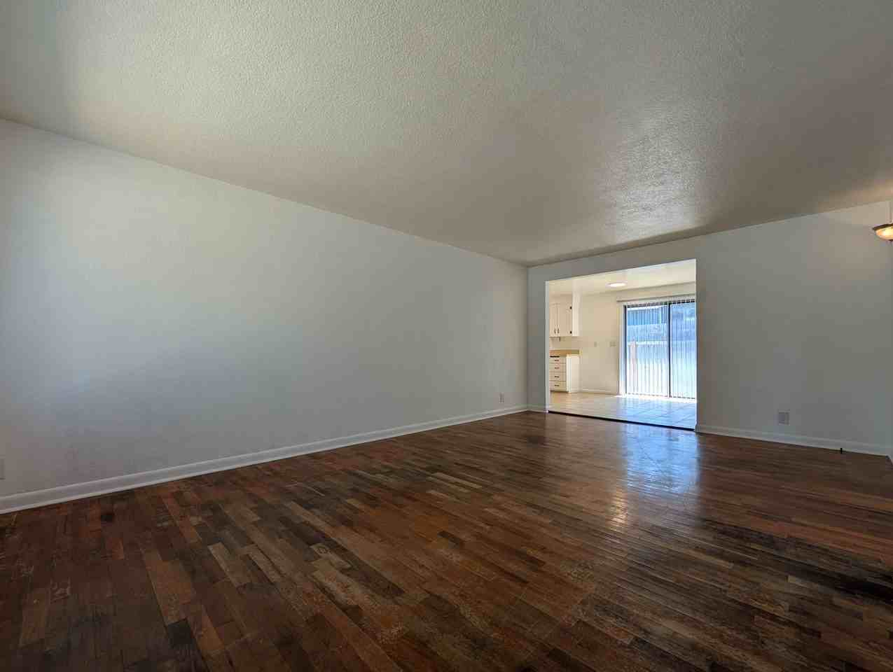 690 E 39th Ave - Photo 5 of 20