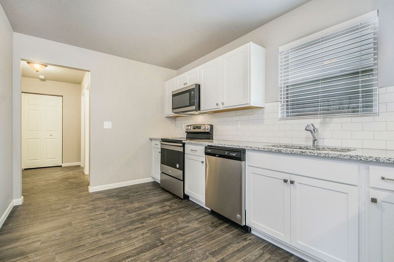 2751 Plover Dr Se - Photo 3 of 28