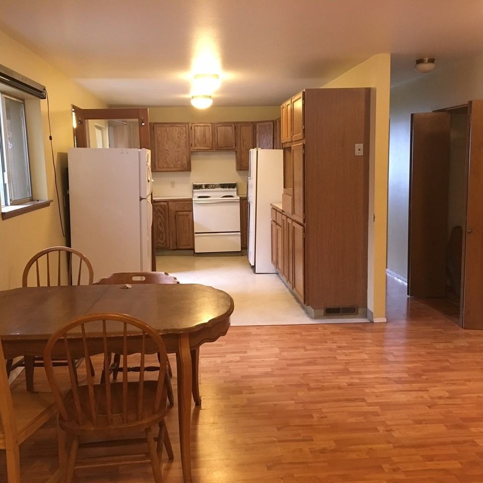 4728 4th Ave Ne - Photo 6 of 25