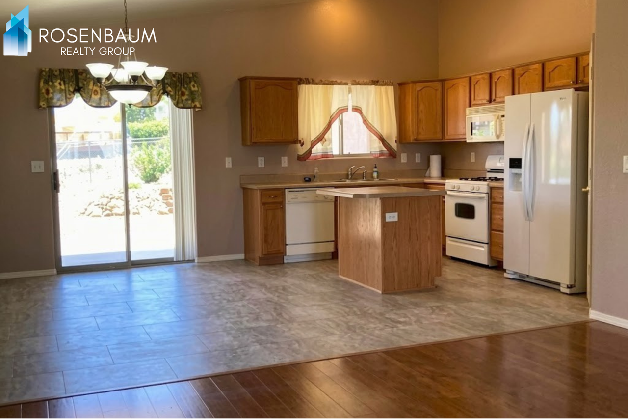 8049 E Jacque Dr - Photo 2 of 10