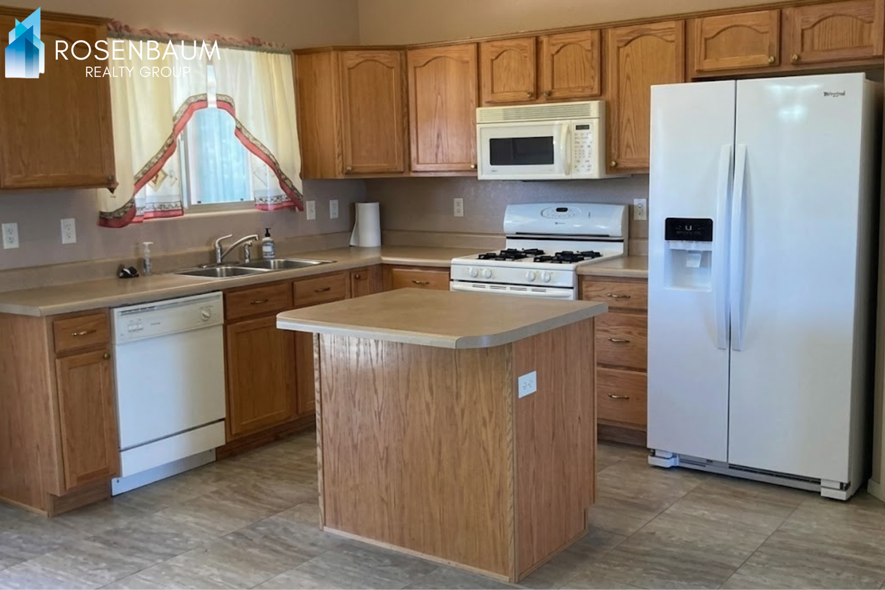 8049 E Jacque Dr - Photo 3 of 10