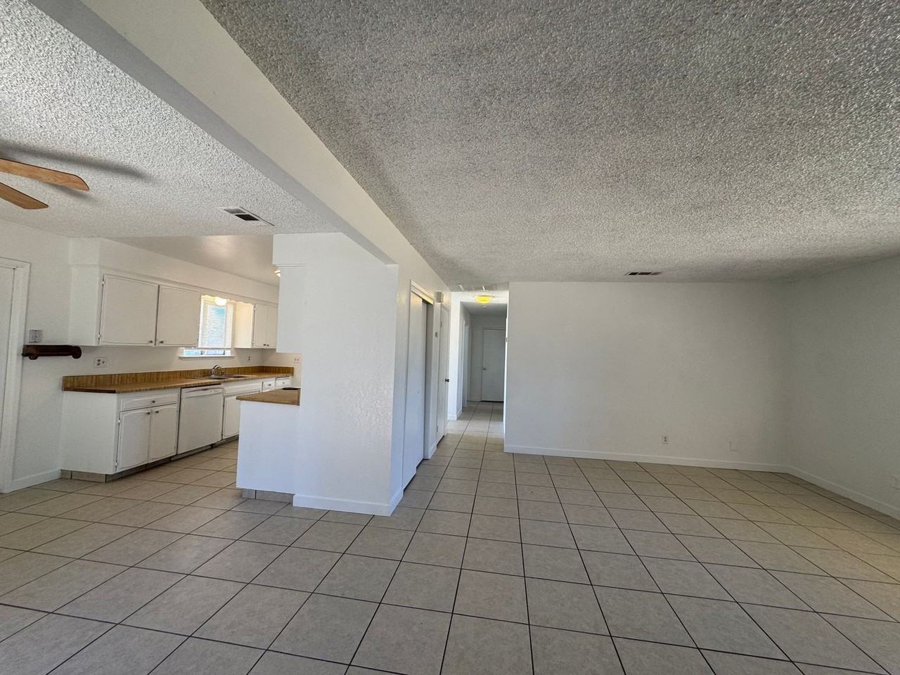 205 Ashlan Way - Photo 4 of 18