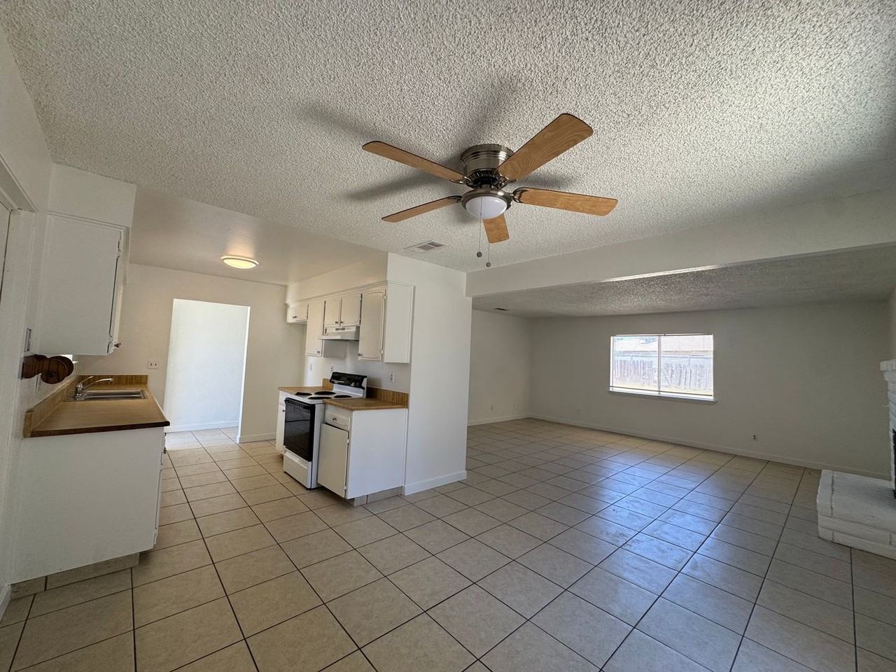 205 Ashlan Way - Photo 5 of 18