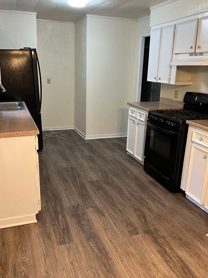 818 Willow Dr - Photo 3 of 14