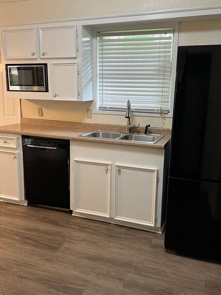 818 Willow Dr - Photo 5 of 14