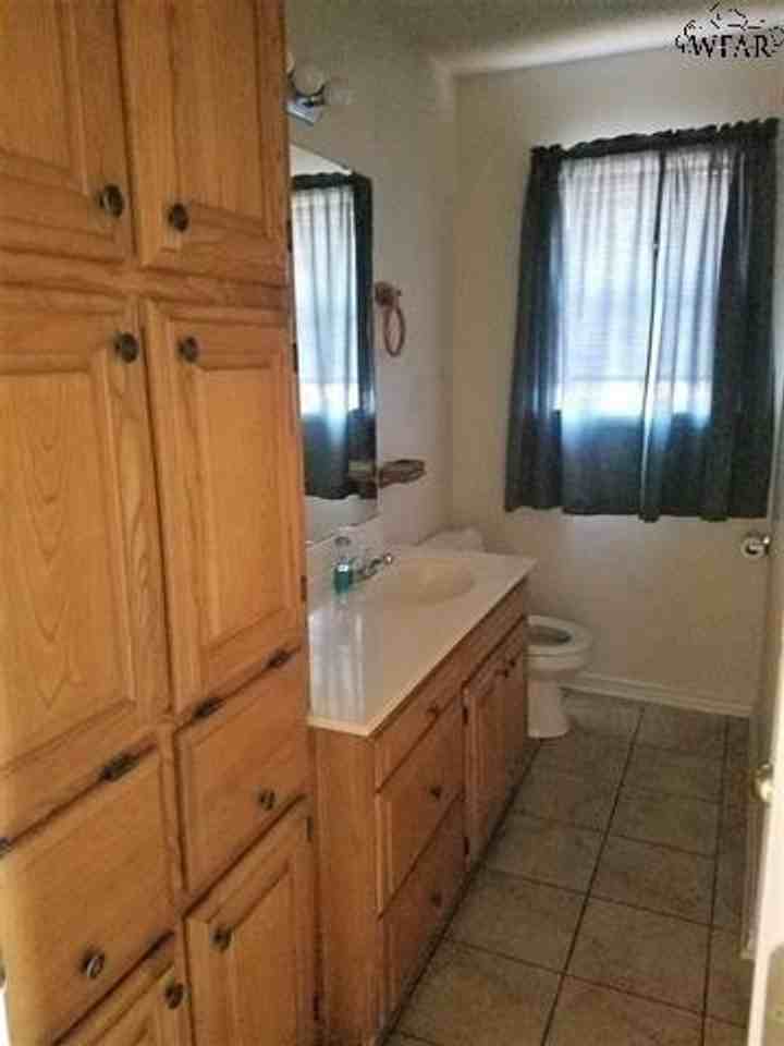 5307 Northview Dr - Photo 3 of 13