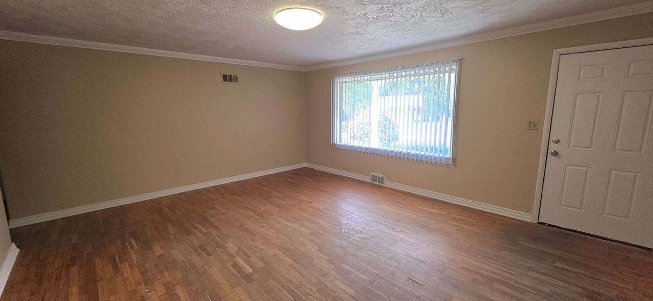 512 W Normal St - Photo 2 of 13
