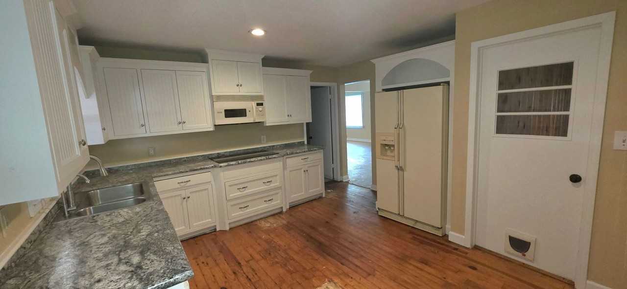 512 W Normal St - Photo 4 of 13