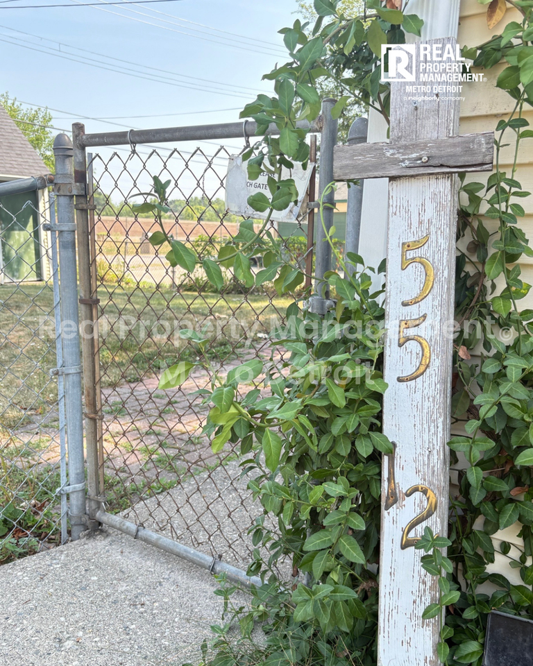 55 1/2 Kensington Blvd - Photo 2 of 14