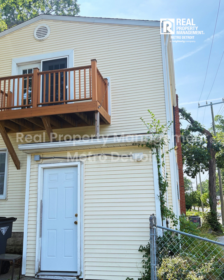 55 1/2 Kensington Blvd - Photo 3 of 14