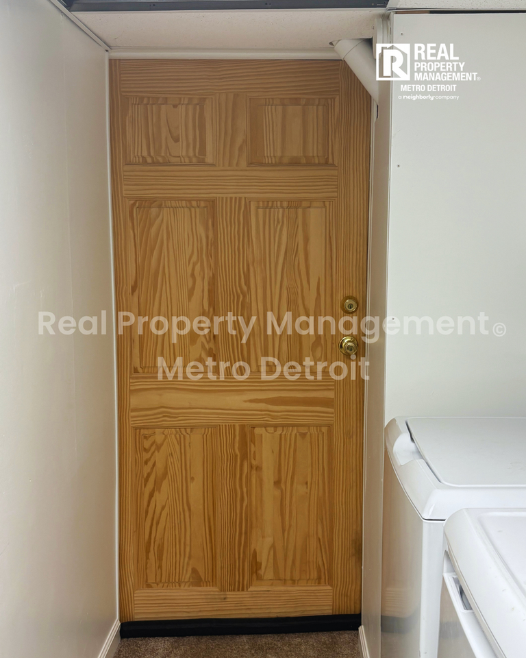 55 1/2 Kensington Blvd - Photo 4 of 14
