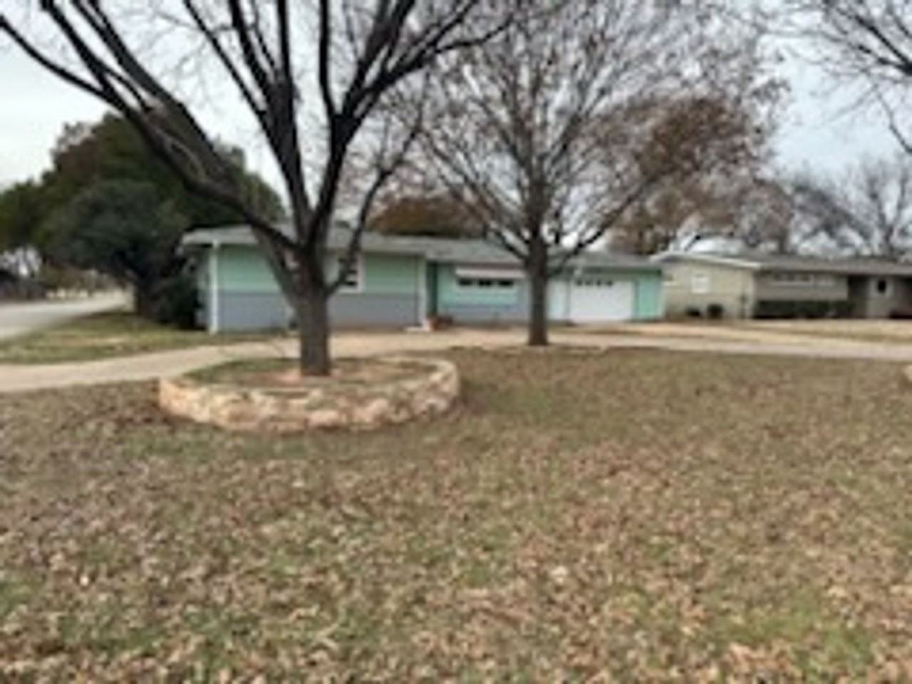 4616 Lake Park Dr - Photo 2 of 10