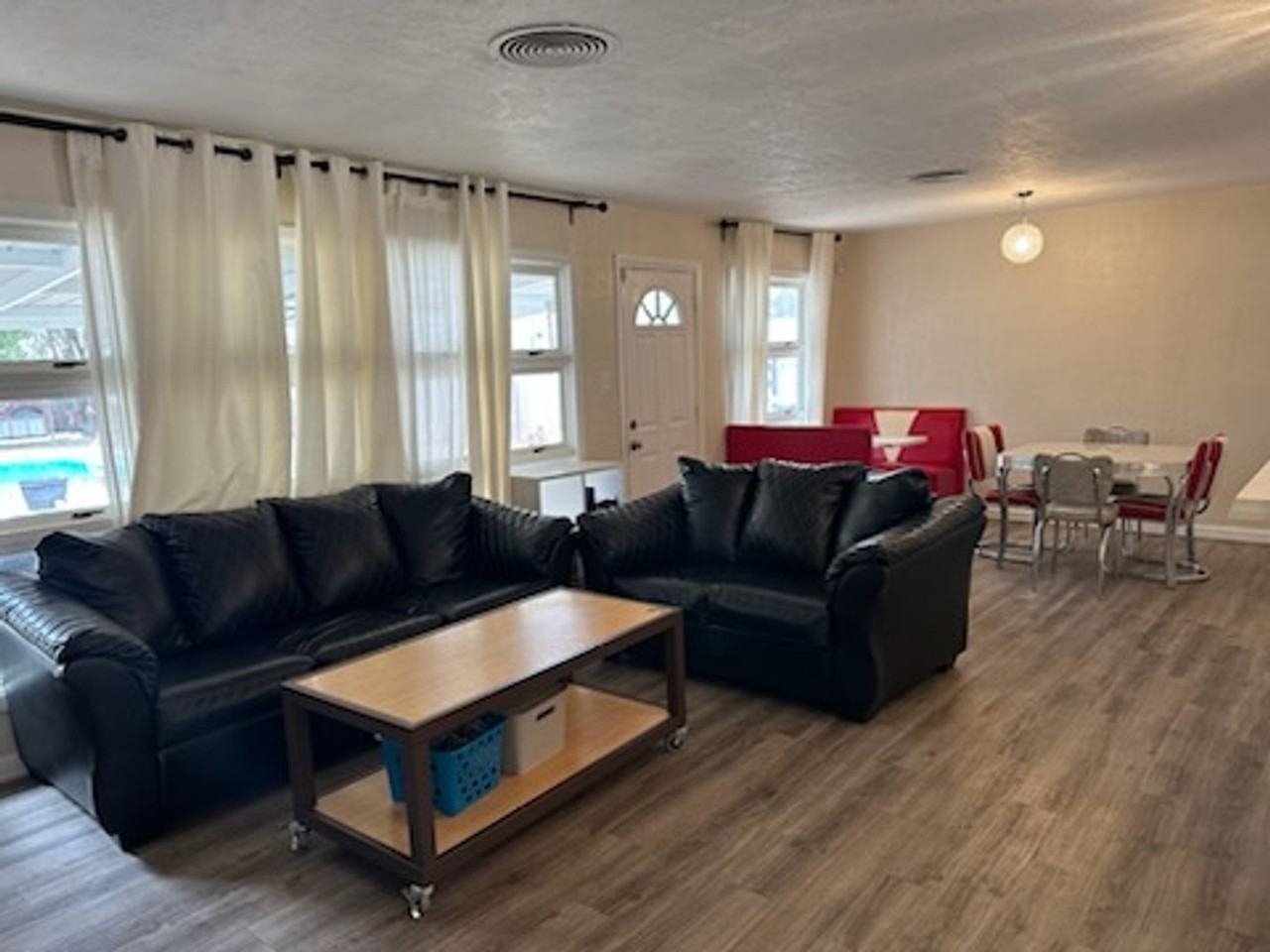 4616 Lake Park Dr - Photo 4 of 10