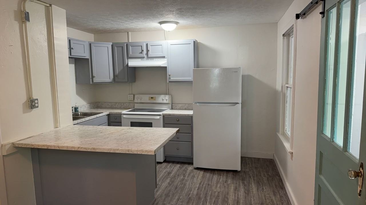 1511 Molitor Ave #6 - Photo 2 of 11