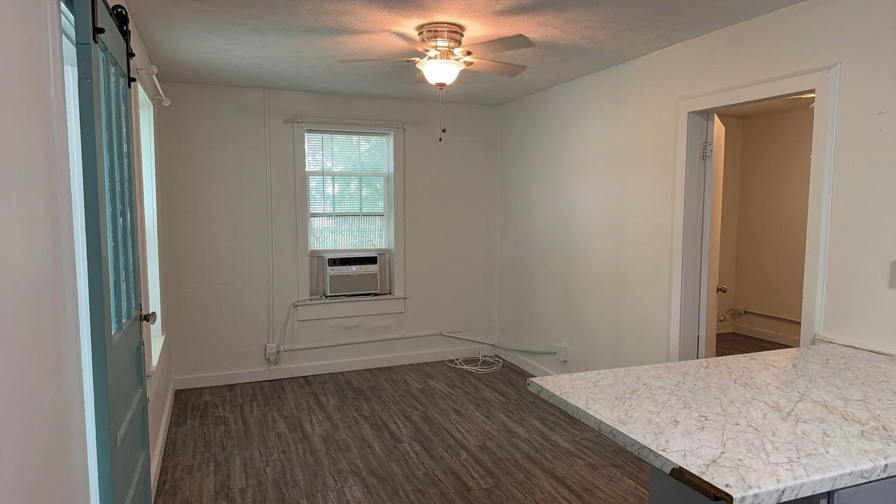 1511 Molitor Ave #6 - Photo 3 of 11