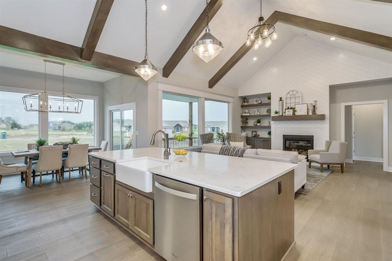 2418 N Bluestone St - Photo 5 of 19