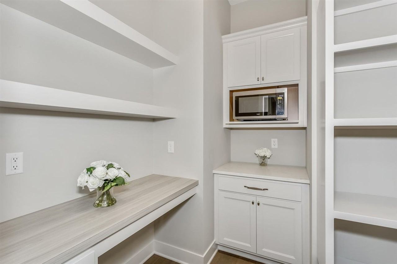 2418 N Bluestone St - Photo 7 of 19