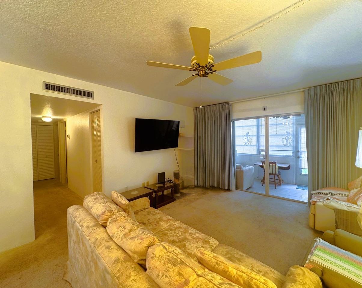 21300 Brinson Ave #113 - Photo 5 of 33
