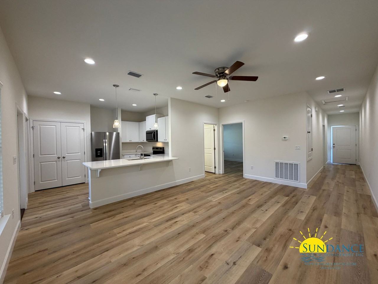 688 Reeves Dr #B - Photo 3 of 16
