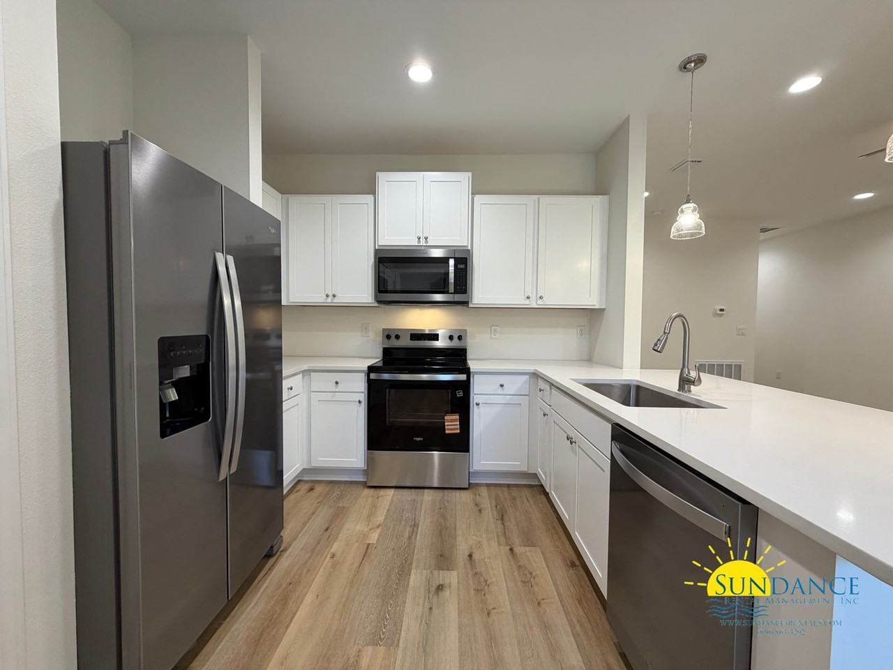 688 Reeves Dr #B - Photo 4 of 16