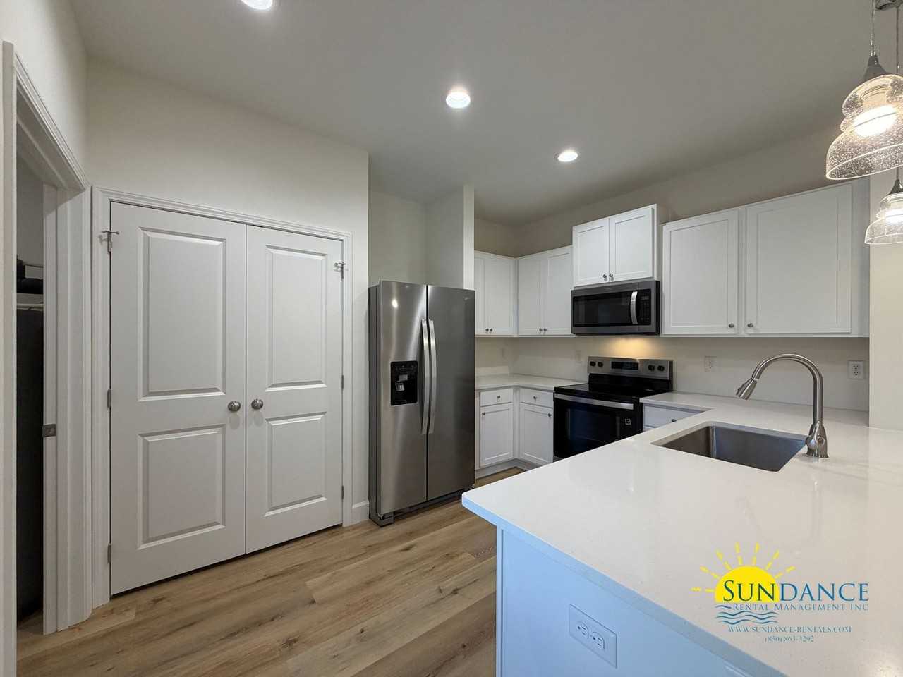 688 Reeves Dr #B - Photo 5 of 16