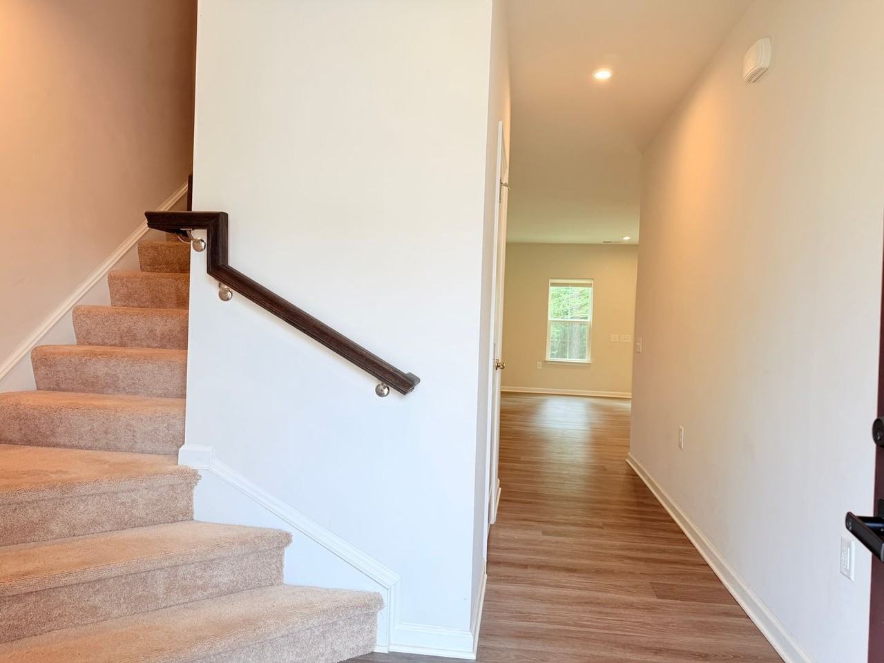 137 Capeside Ct - Photo 2 of 14