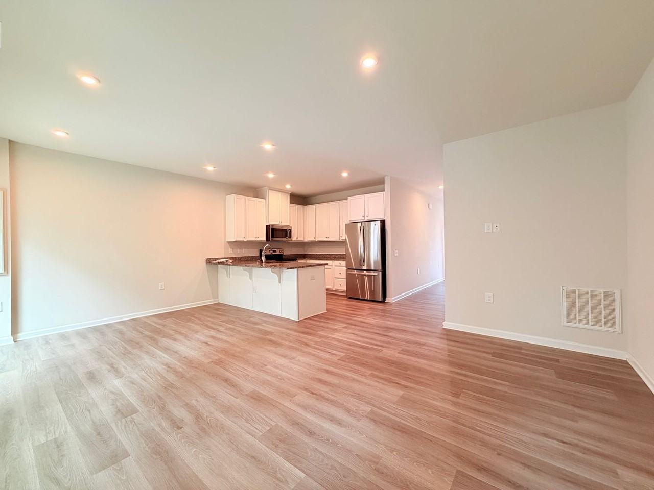 137 Capeside Ct - Photo 4 of 14