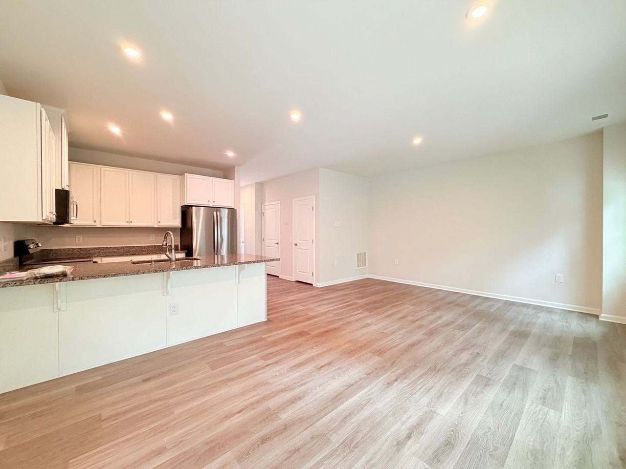 137 Capeside Ct - Photo 5 of 14