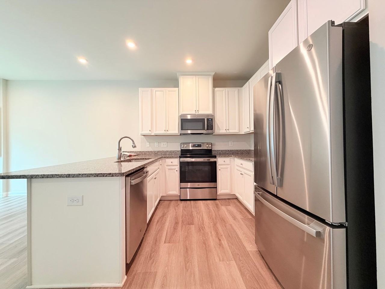 137 Capeside Ct - Photo 6 of 14