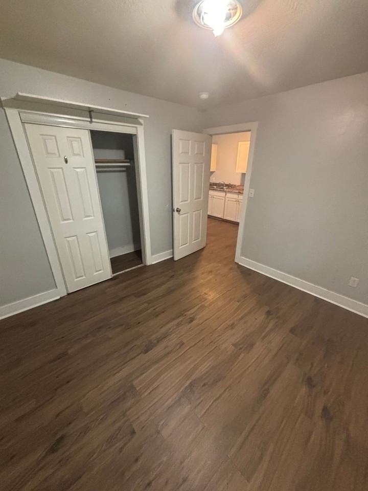 1121 W Elm Arc #A - Photo 6 of 7
