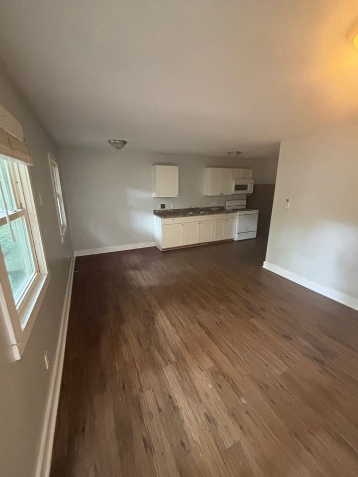 1121 W Elm Arc #A - Photo 7 of 7