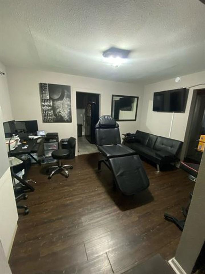 805 N Busey Ave - Photo 2 of 8