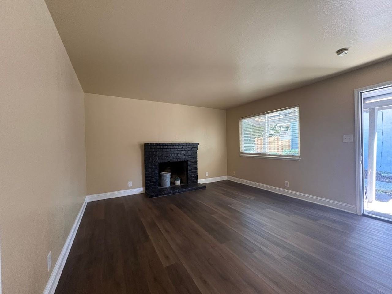 1707 W Swain Rd - Photo 4 of 21