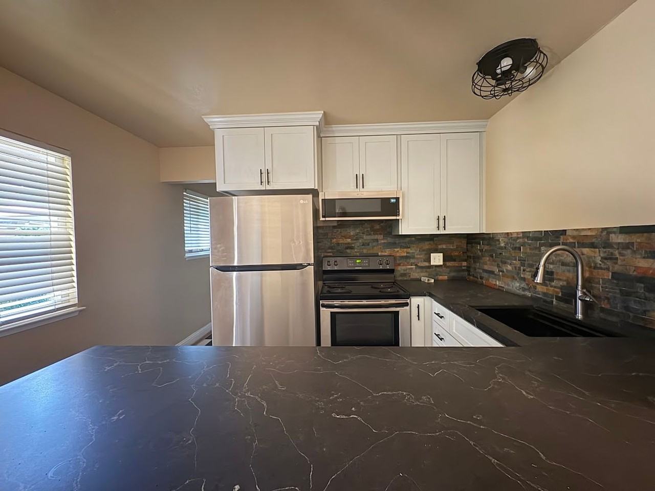 1707 W Swain Rd - Photo 5 of 21