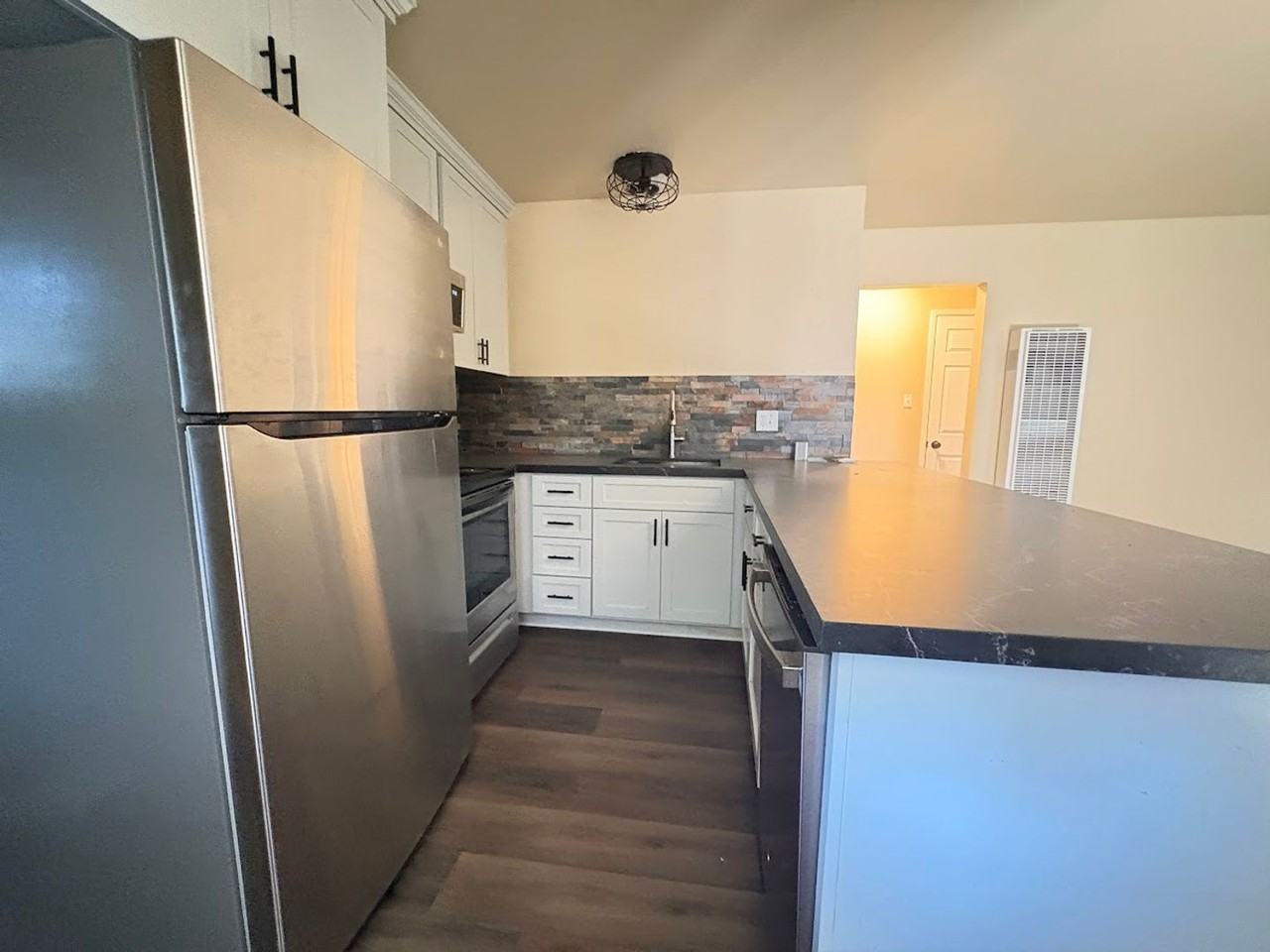 1707 W Swain Rd - Photo 6 of 21