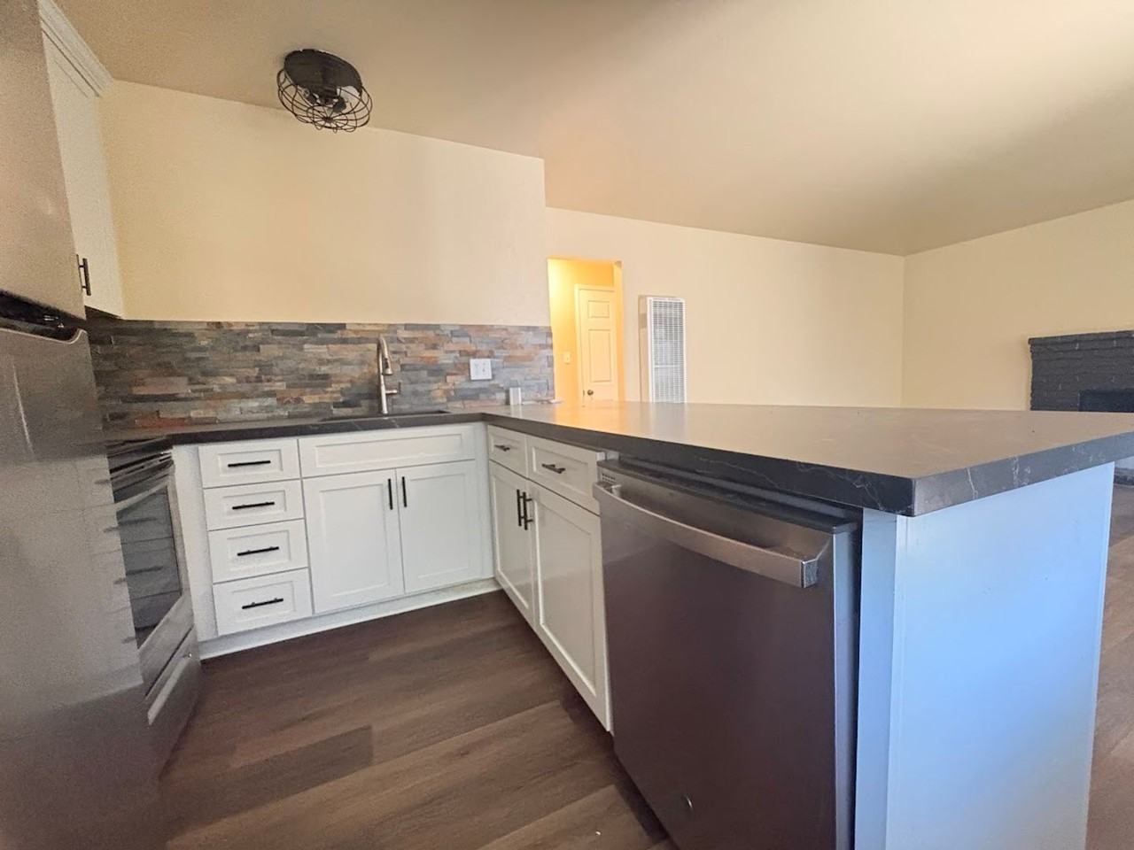 1707 W Swain Rd - Photo 7 of 21
