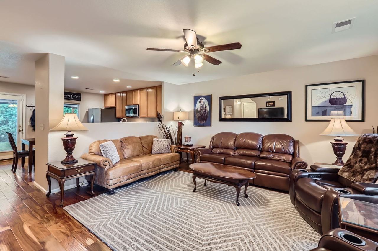 6745 Brittany Dr - Photo 4 of 28