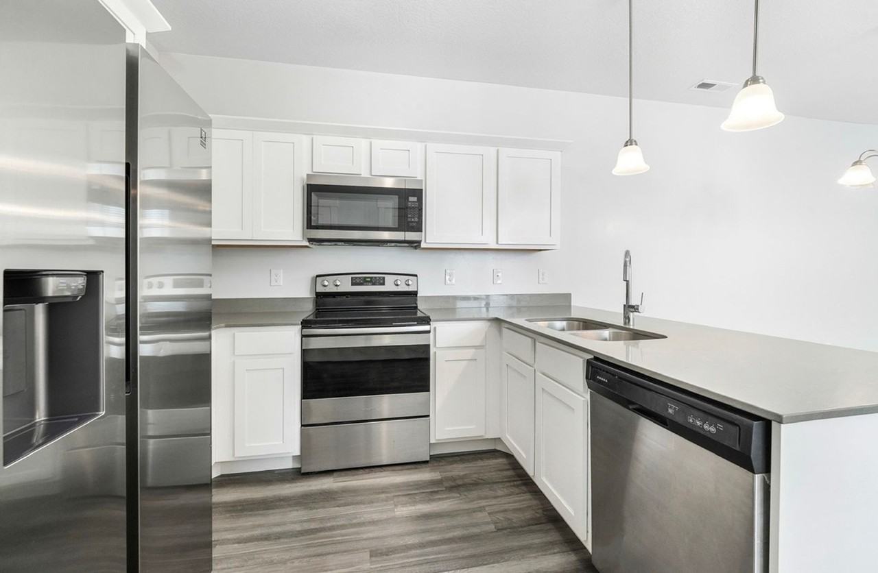 467 N 360 W - Photo 2 of 22