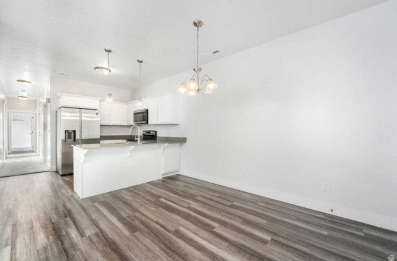 467 N 360 W - Photo 3 of 22