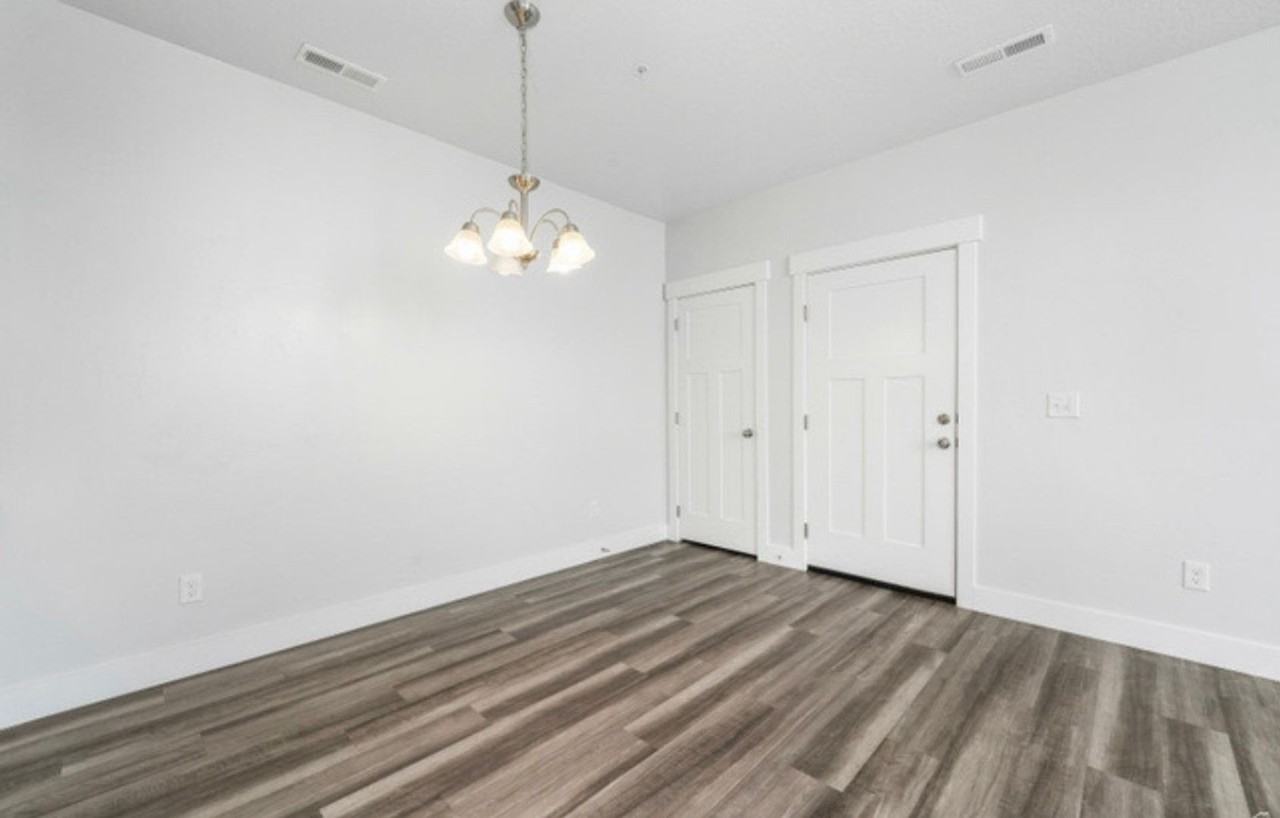 467 N 360 W - Photo 4 of 22