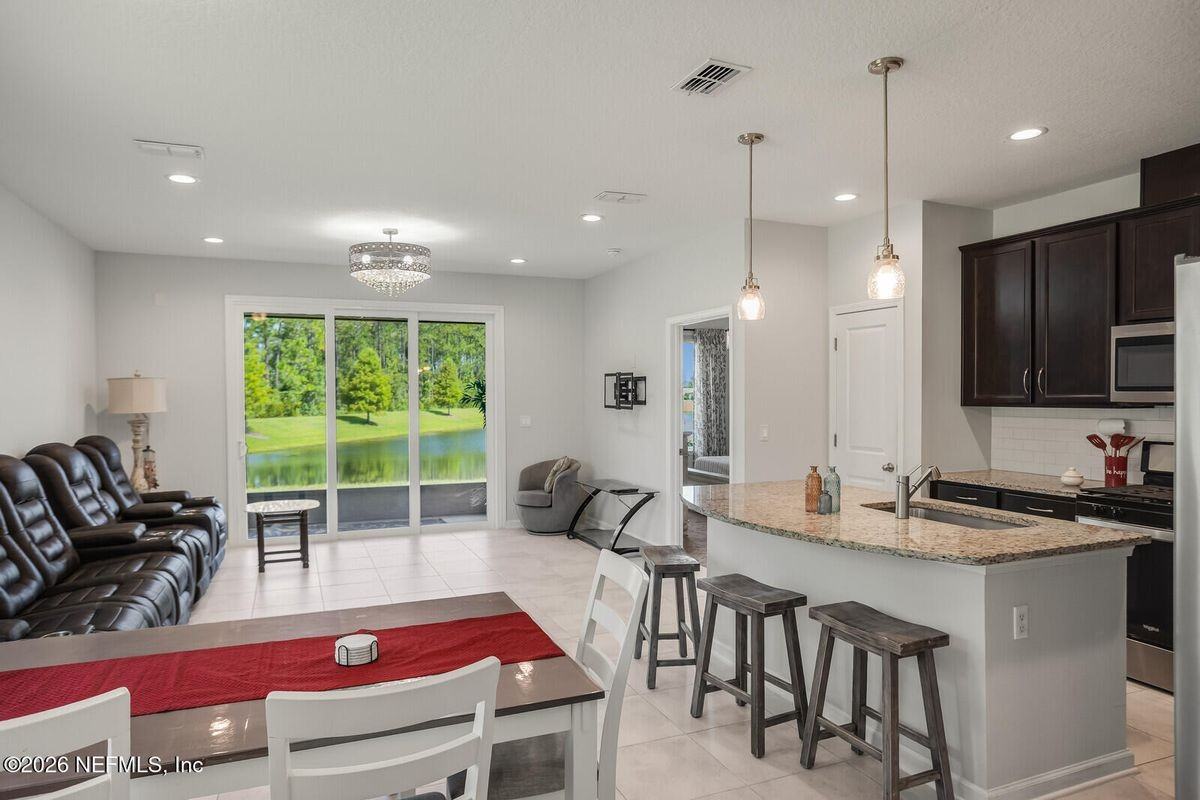 416 Charlie Way - Photo 4 of 37